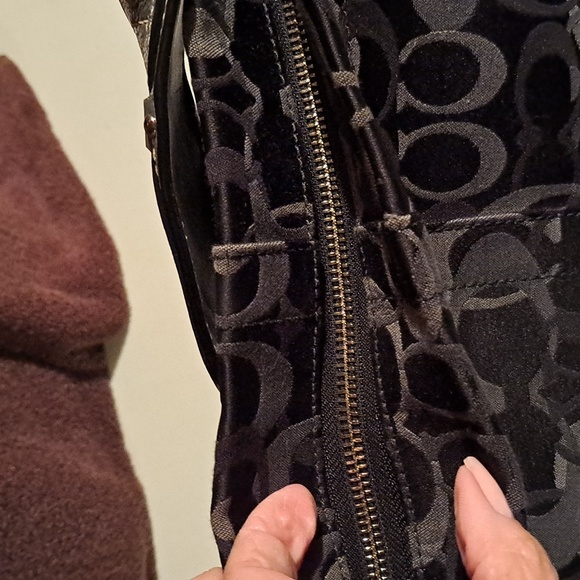 Authentic Coach handbag - Picture 5 of 10